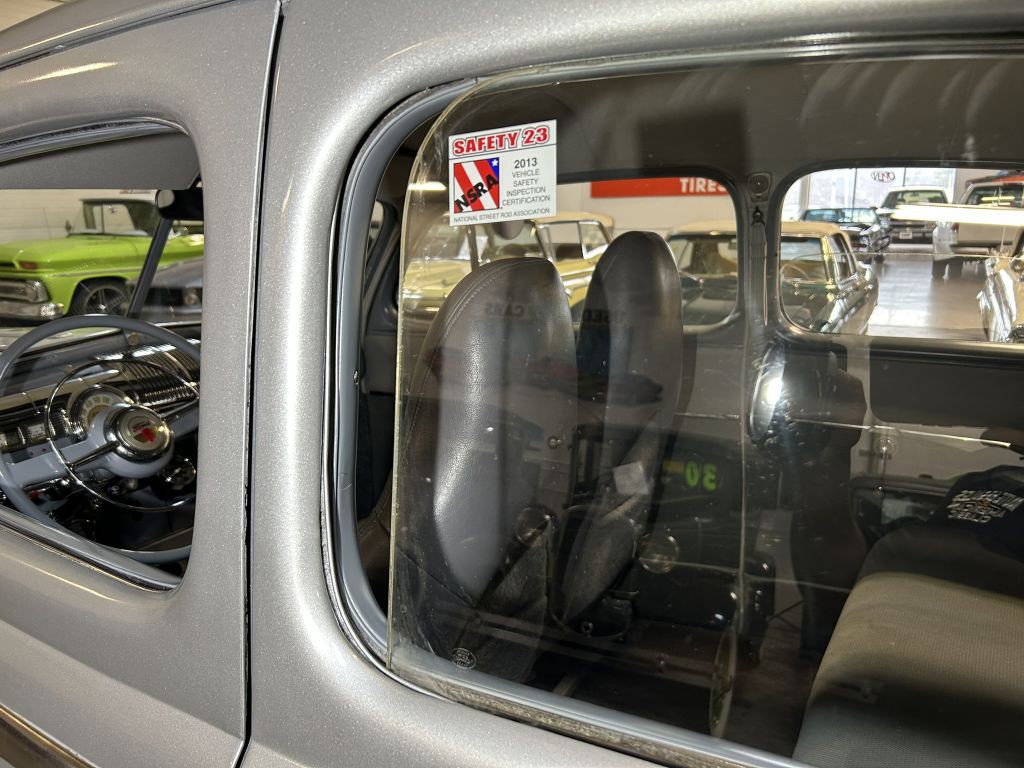 1947 Ford Deluxe Image 25