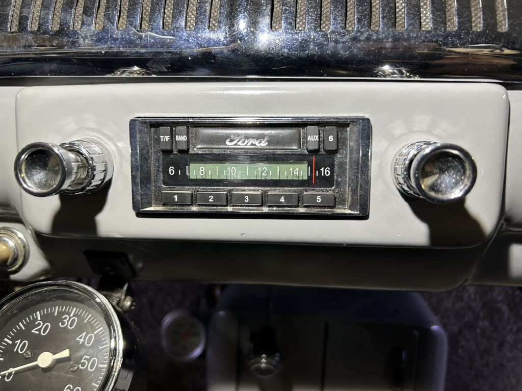 1947 Ford Deluxe Image 44