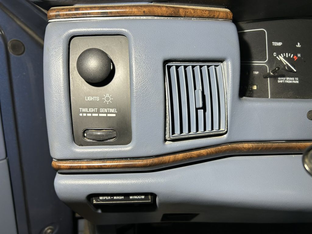 1996 Buick Roadmaster Image 36