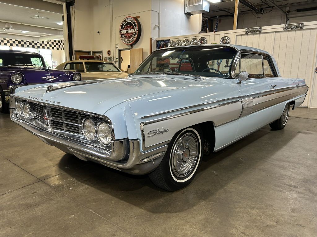 1962 Oldsmobile Starfire Image 1