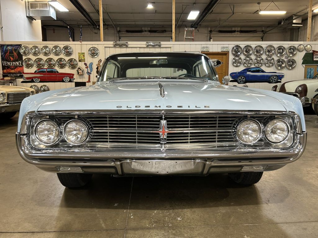 1962 Oldsmobile Starfire Image 2