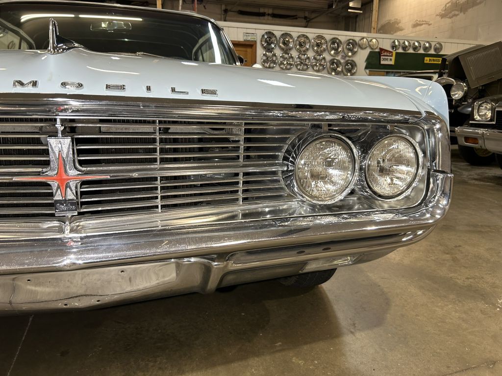 1962 Oldsmobile Starfire Image 9