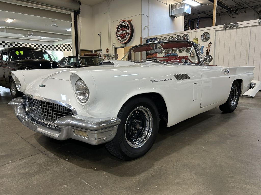 1957 Ford Thunderbird Image 1