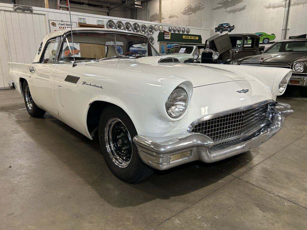 1957 Ford Thunderbird Image 3