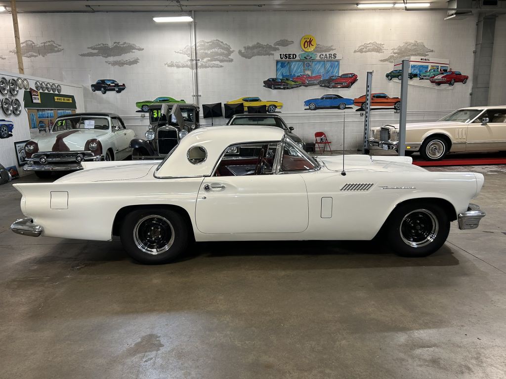 1957 Ford Thunderbird Image 4
