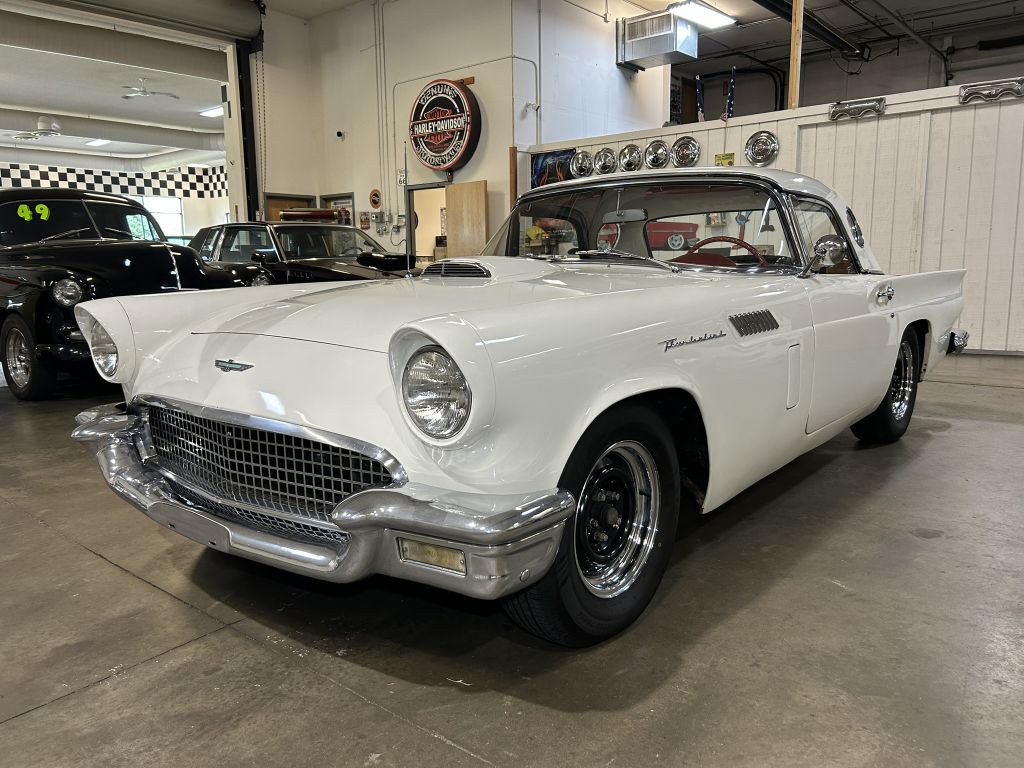 1957 Ford Thunderbird Image 9