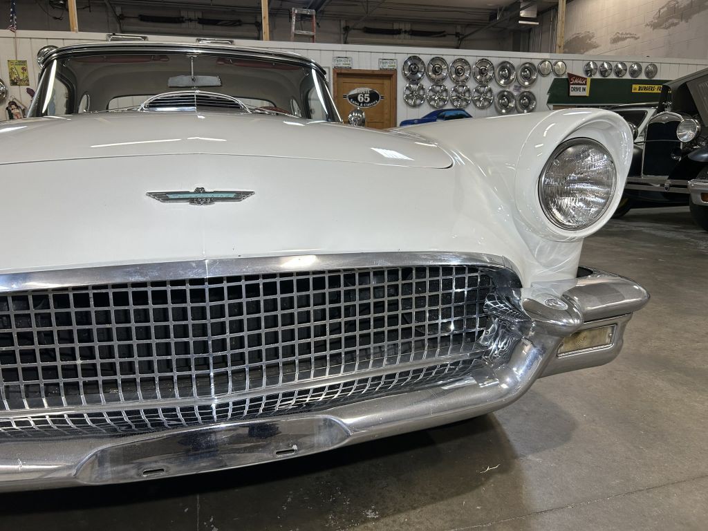 1957 Ford Thunderbird Image 10