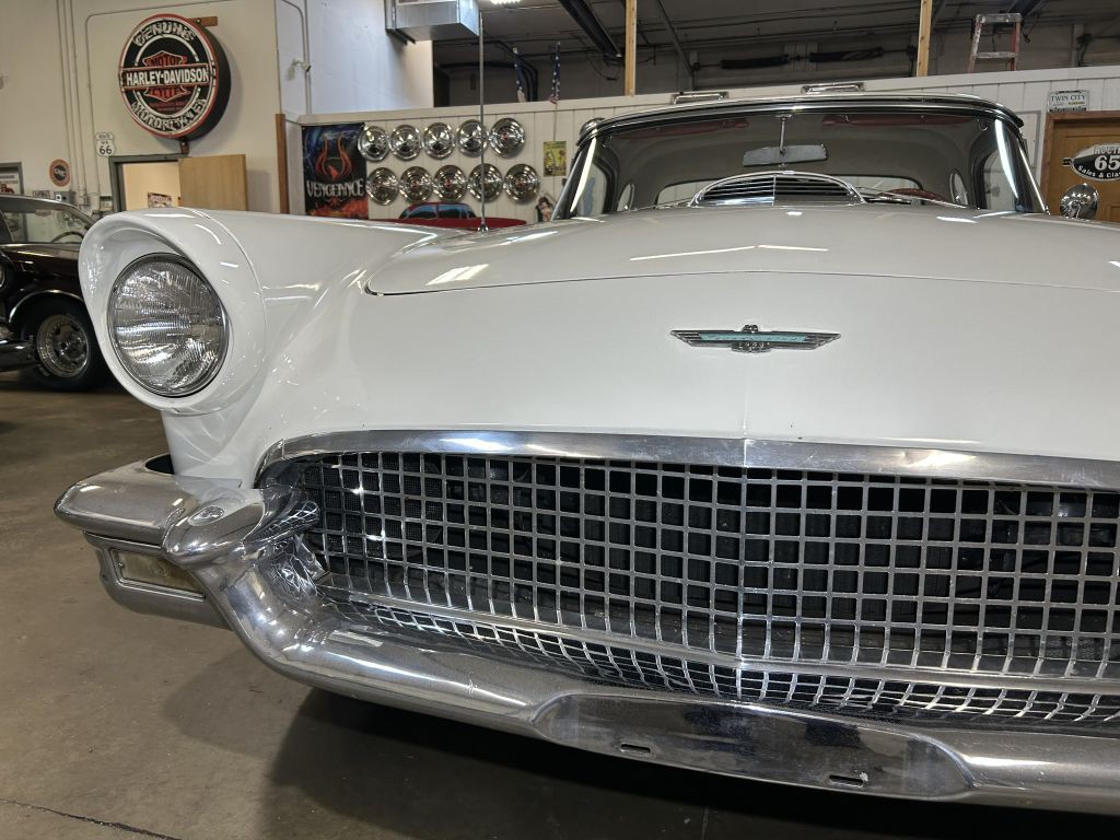 1957 Ford Thunderbird Image 11