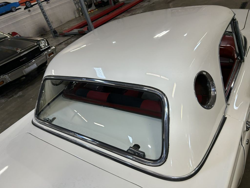 1957 Ford Thunderbird Image 18