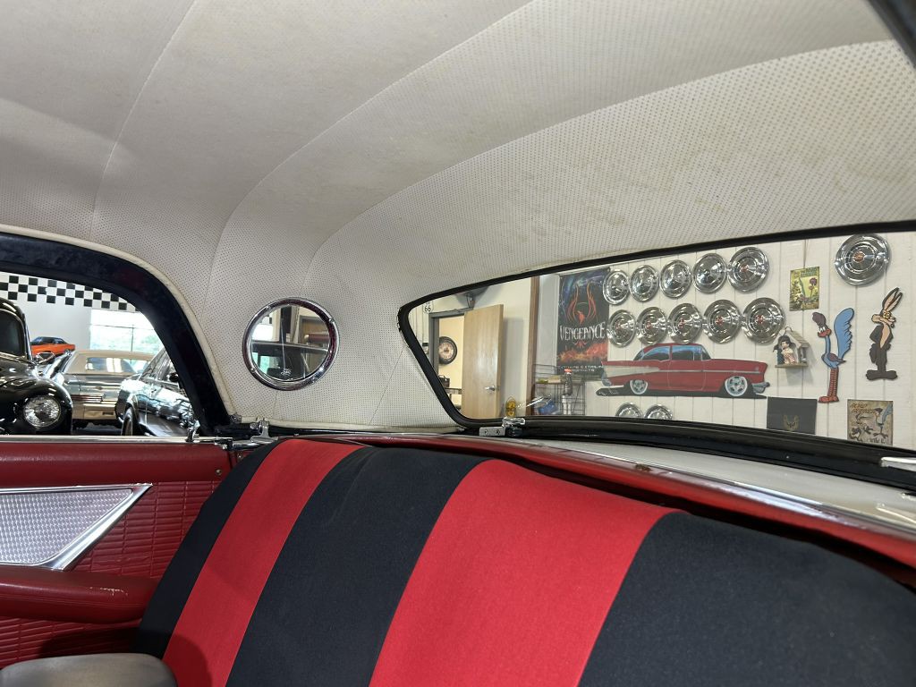 1957 Ford Thunderbird Image 26