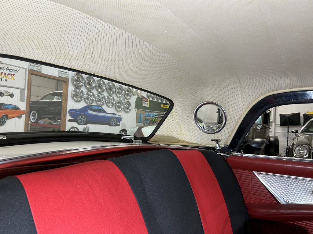 1957 Ford Thunderbird Image 27
