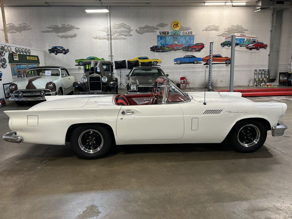 1957 Ford Thunderbird Image 30