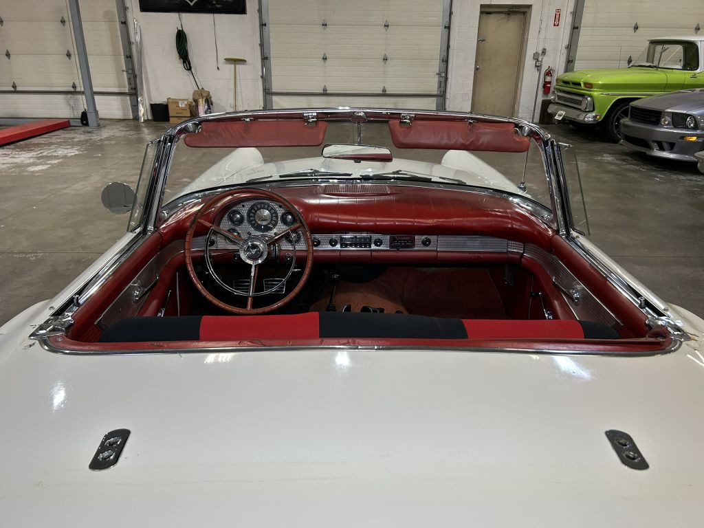 1957 Ford Thunderbird Image 32