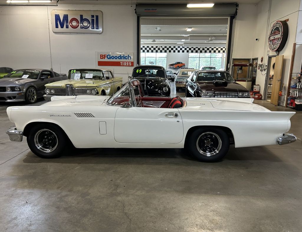 1957 Ford Thunderbird Image 34