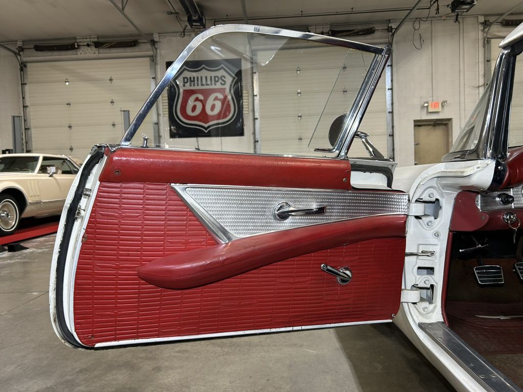 1957 Ford Thunderbird Image 35