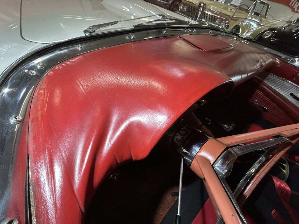 1957 Ford Thunderbird Image 41