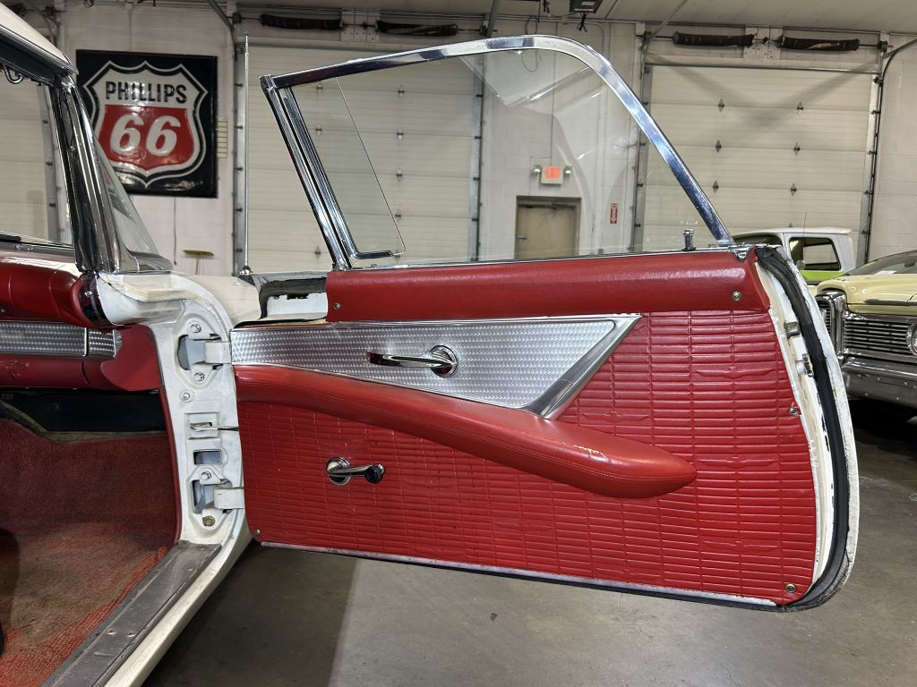 1957 Ford Thunderbird Image 75