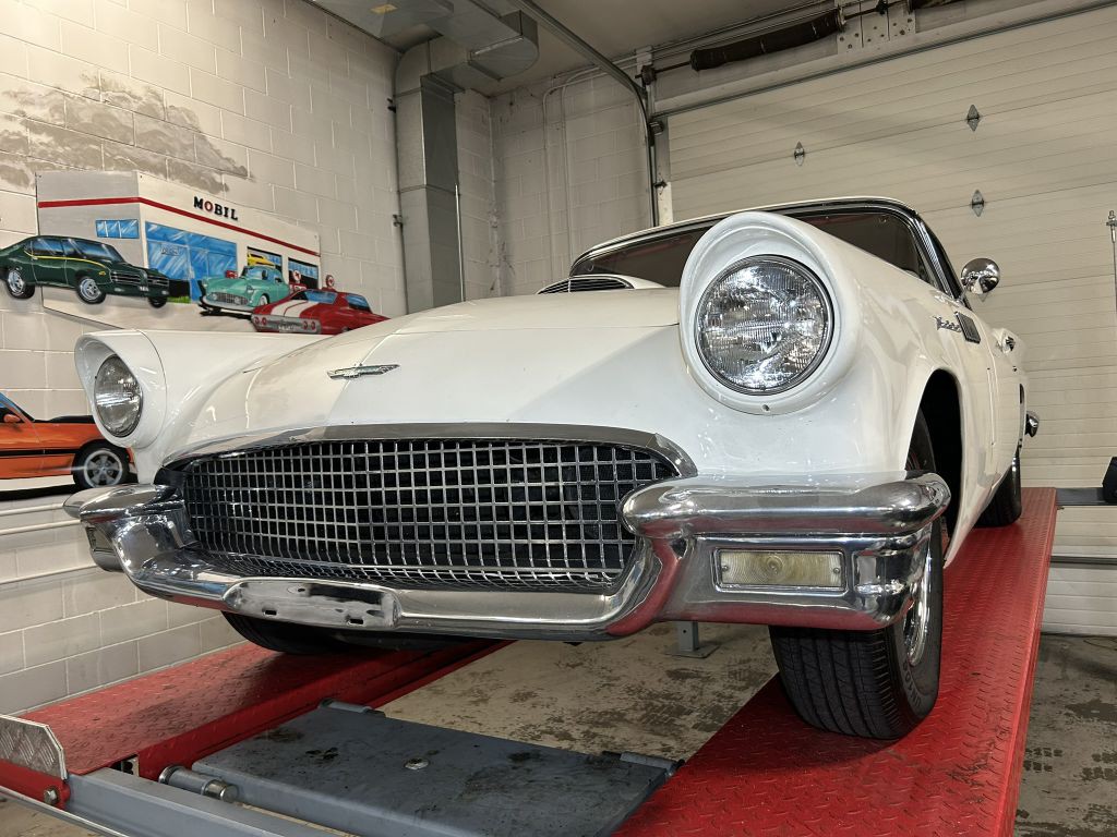1957 Ford Thunderbird Image 91