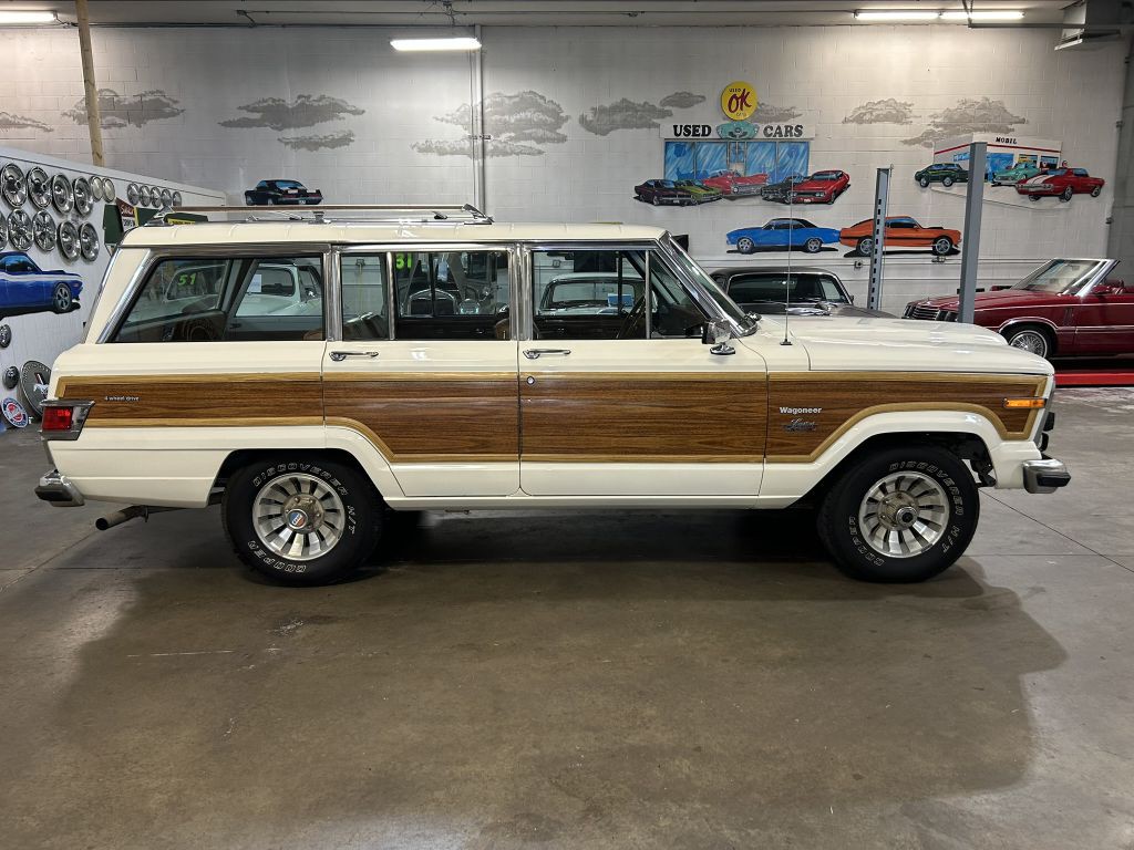 1982 Jeep Wagoneer Image 4