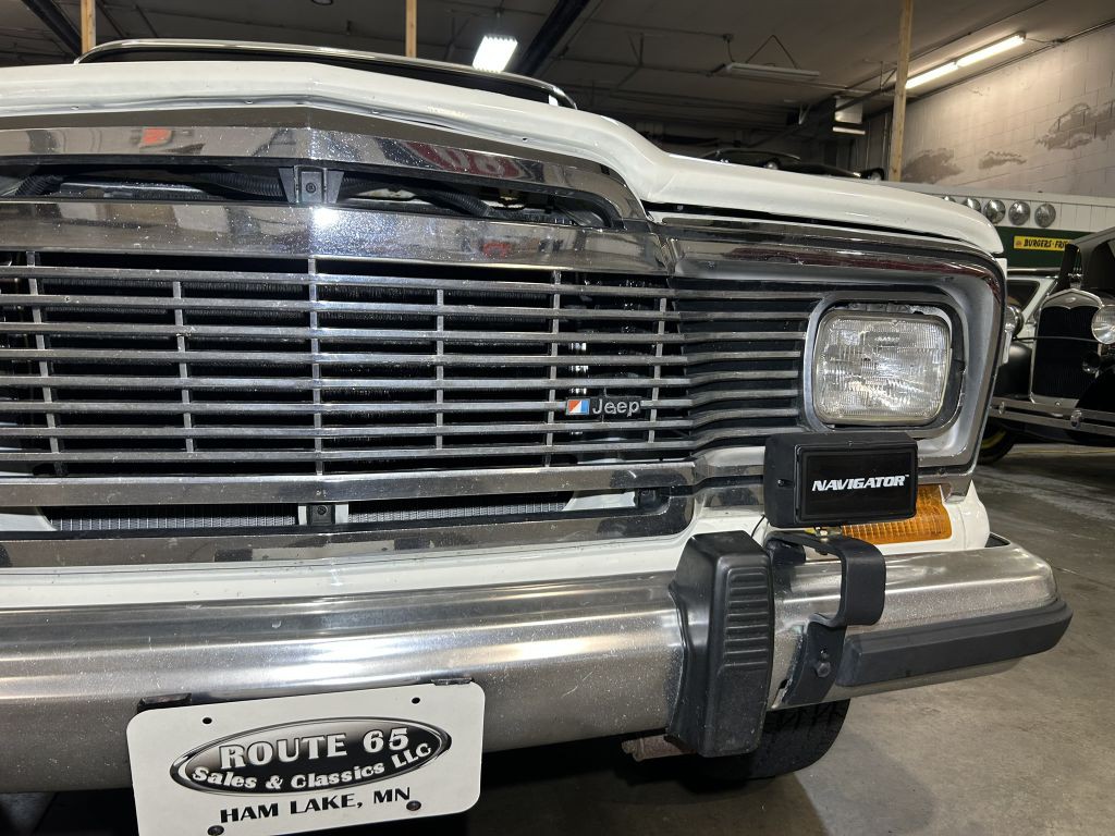 1982 Jeep Wagoneer Image 9