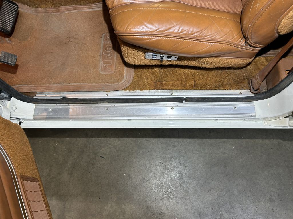 1982 Jeep Wagoneer Image 25