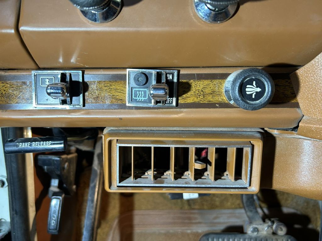 1982 Jeep Wagoneer Image 35