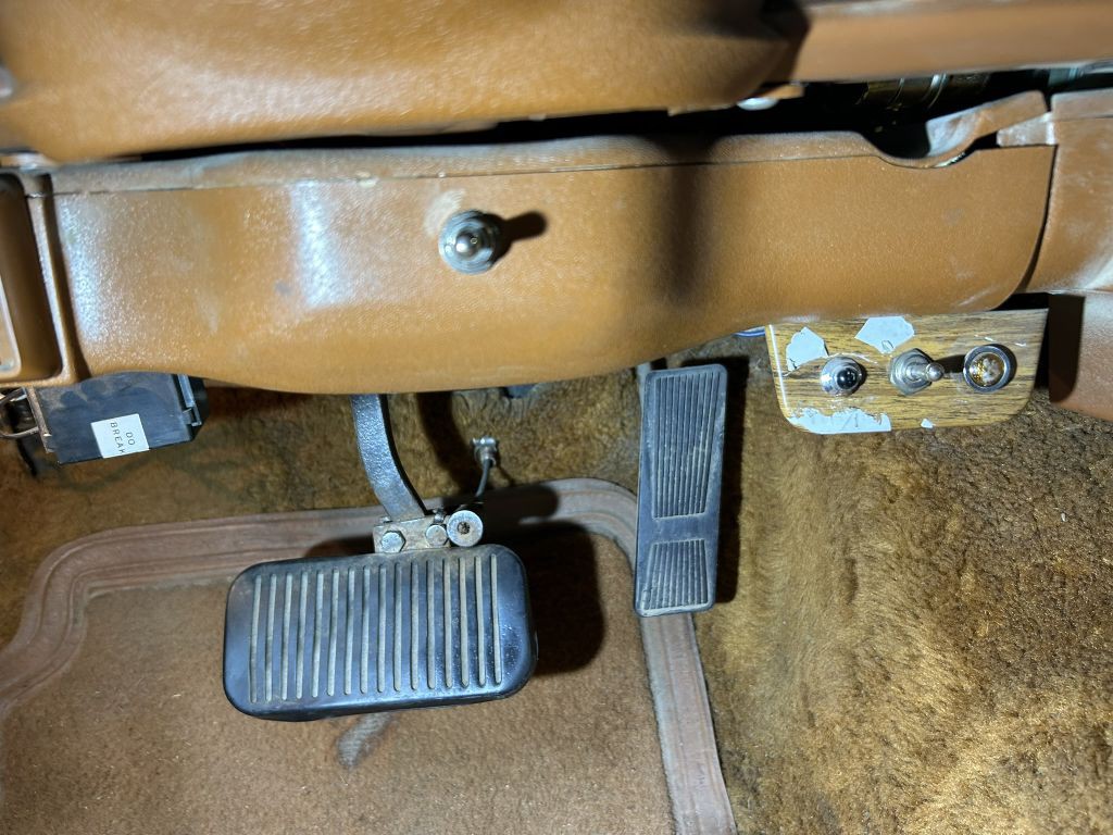 1982 Jeep Wagoneer Image 38