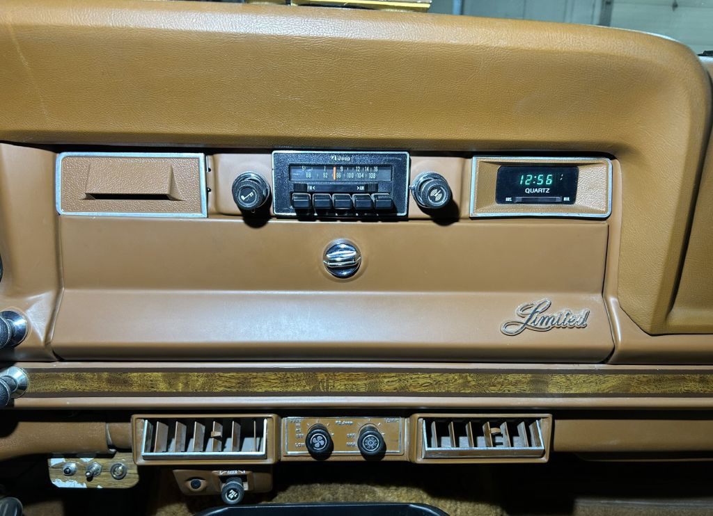 1982 Jeep Wagoneer Image 46