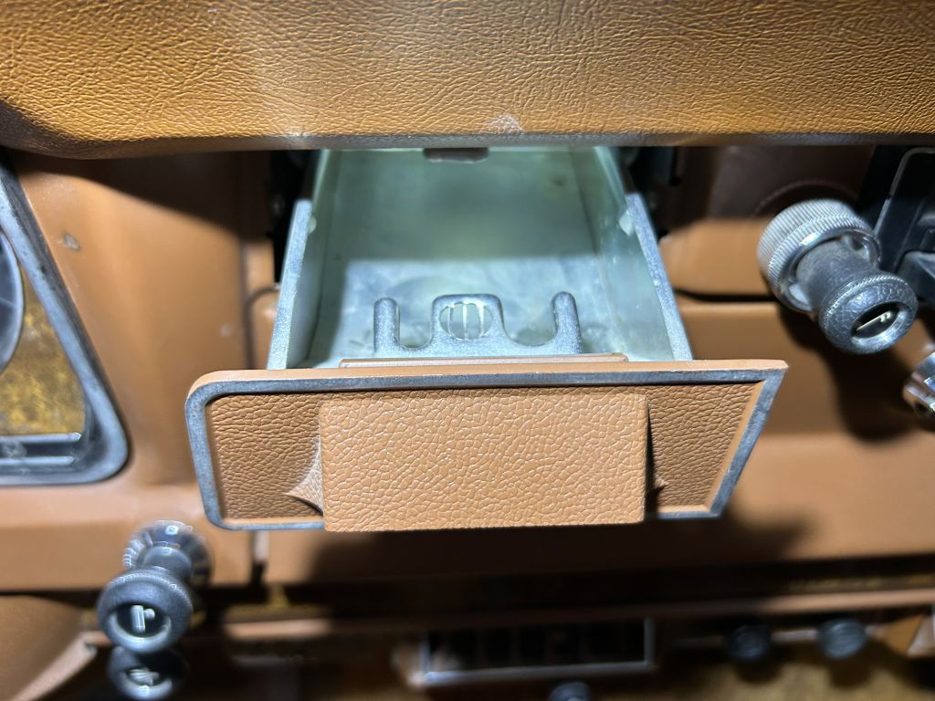 1982 Jeep Wagoneer Image 48