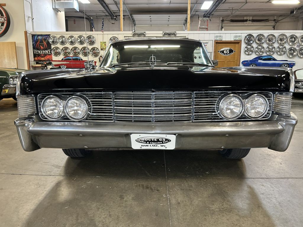 1965 Lincoln Continental Image 2