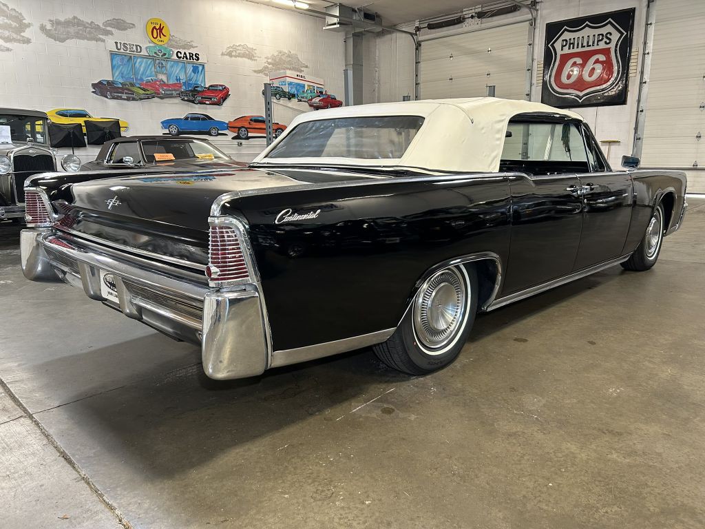 1965 Lincoln Continental Image 4