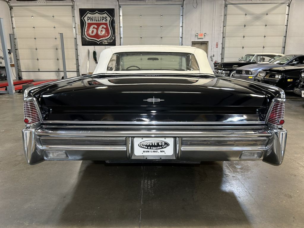 1965 Lincoln Continental Image 5