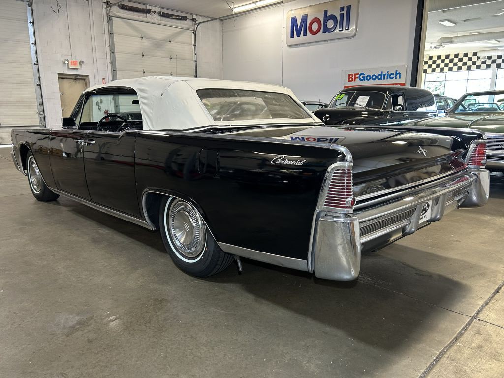 1965 Lincoln Continental Image 6