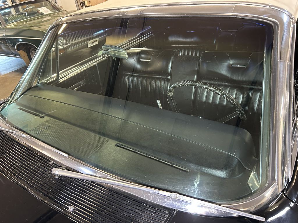 1965 Lincoln Continental Image 13