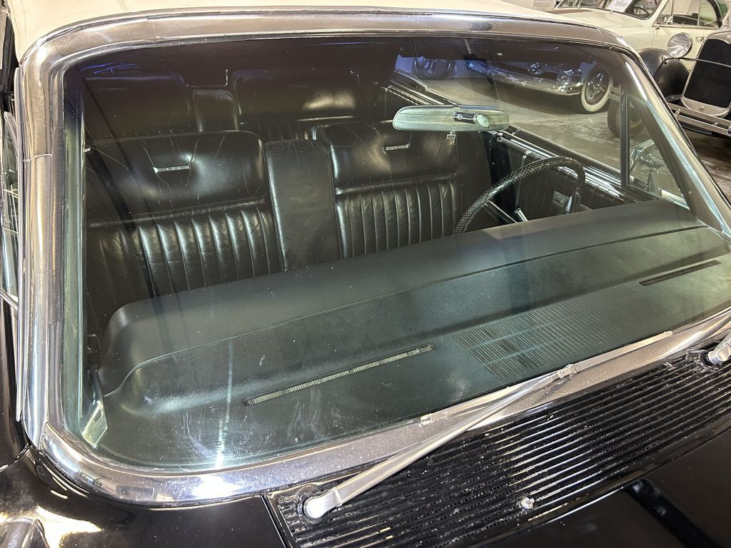 1965 Lincoln Continental Image 14