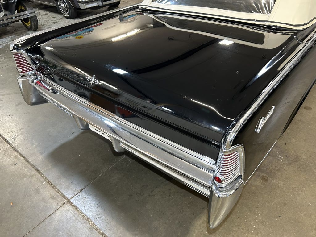 1965 Lincoln Continental Image 18