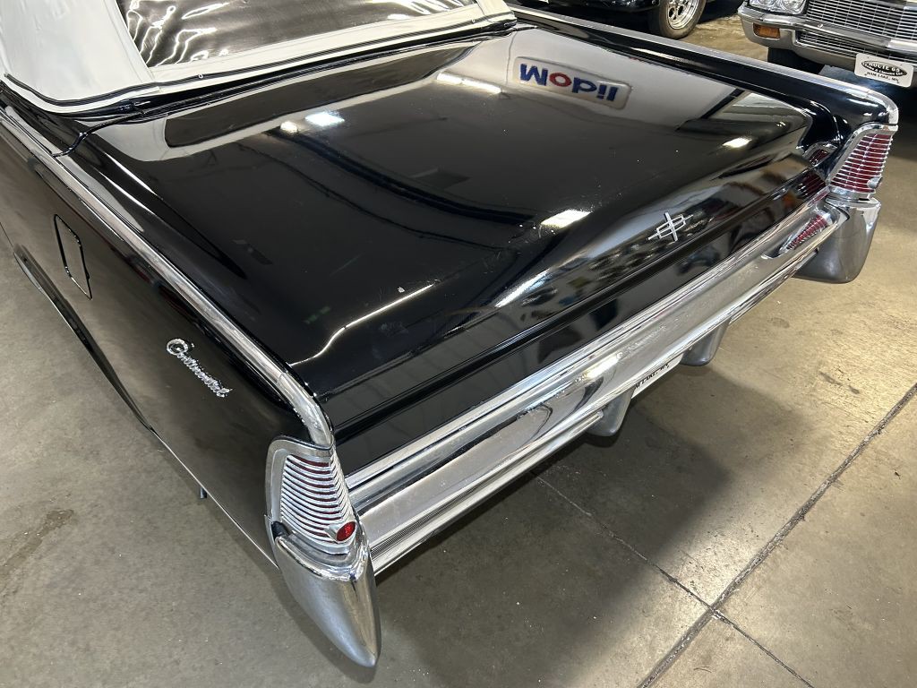 1965 Lincoln Continental Image 19