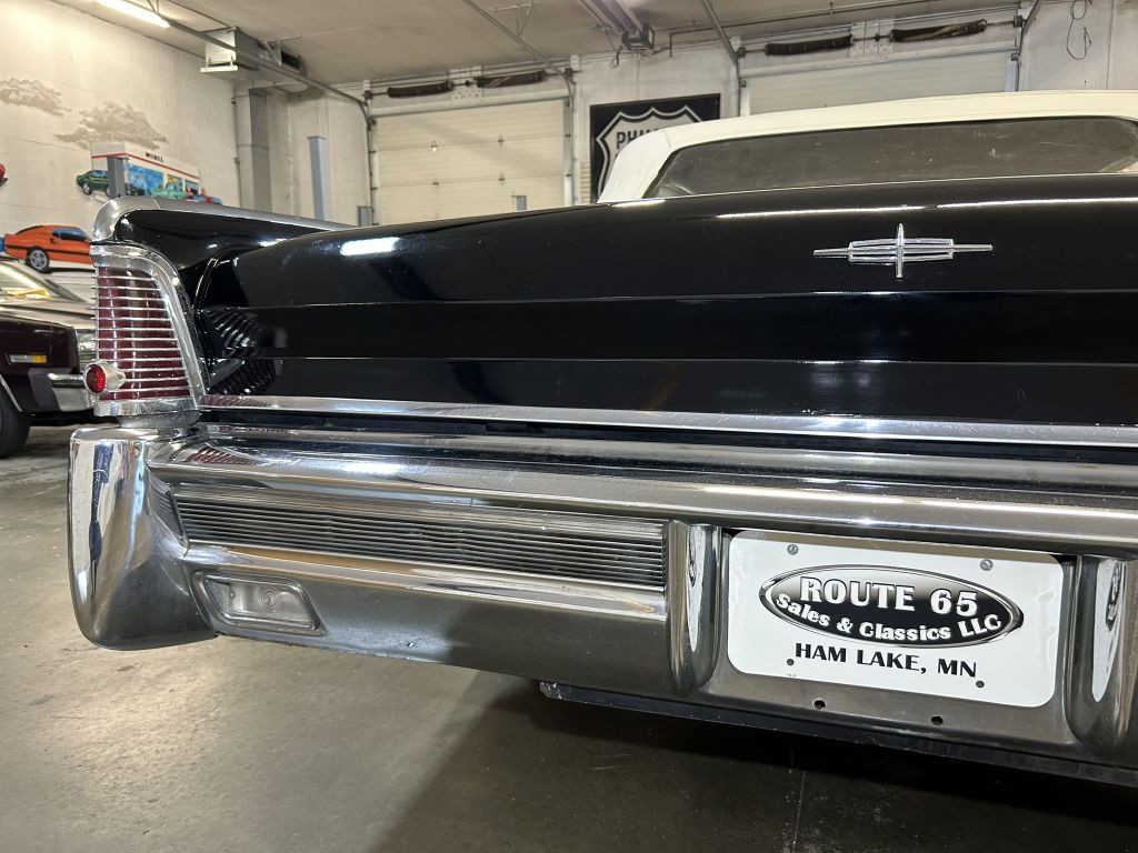 1965 Lincoln Continental Image 21