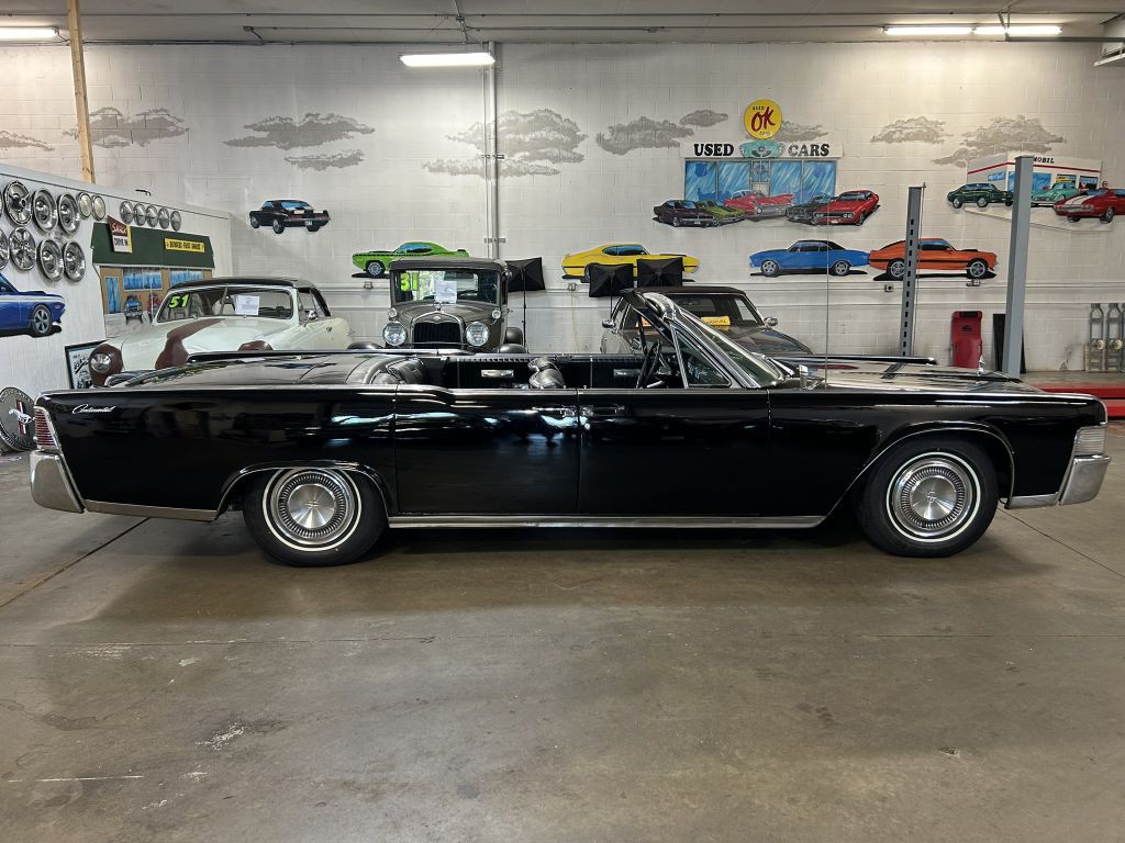 1965 Lincoln Continental Image 29