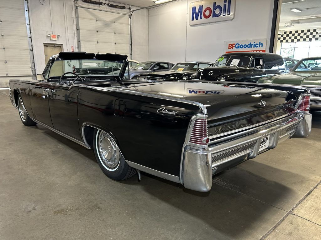 1965 Lincoln Continental Image 32