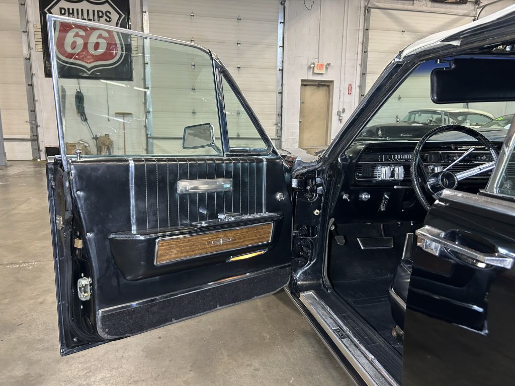 1965 Lincoln Continental Image 35