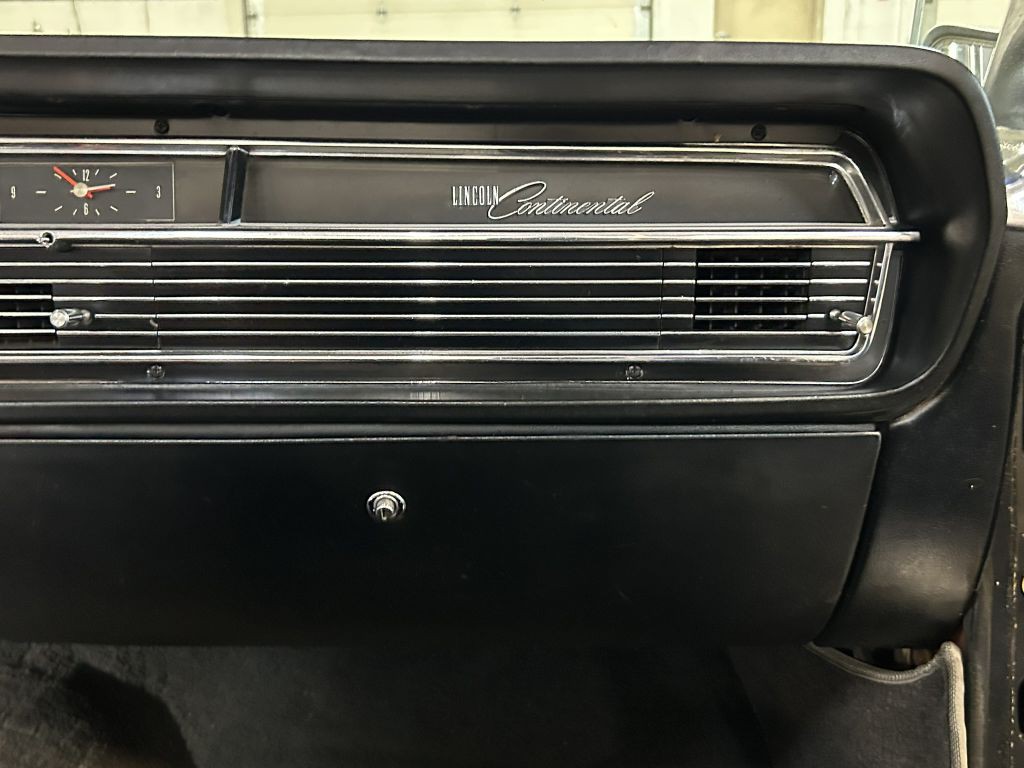 1965 Lincoln Continental Image 57