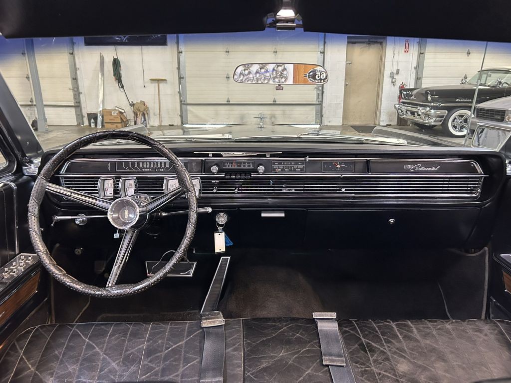 1965 Lincoln Continental Image 59