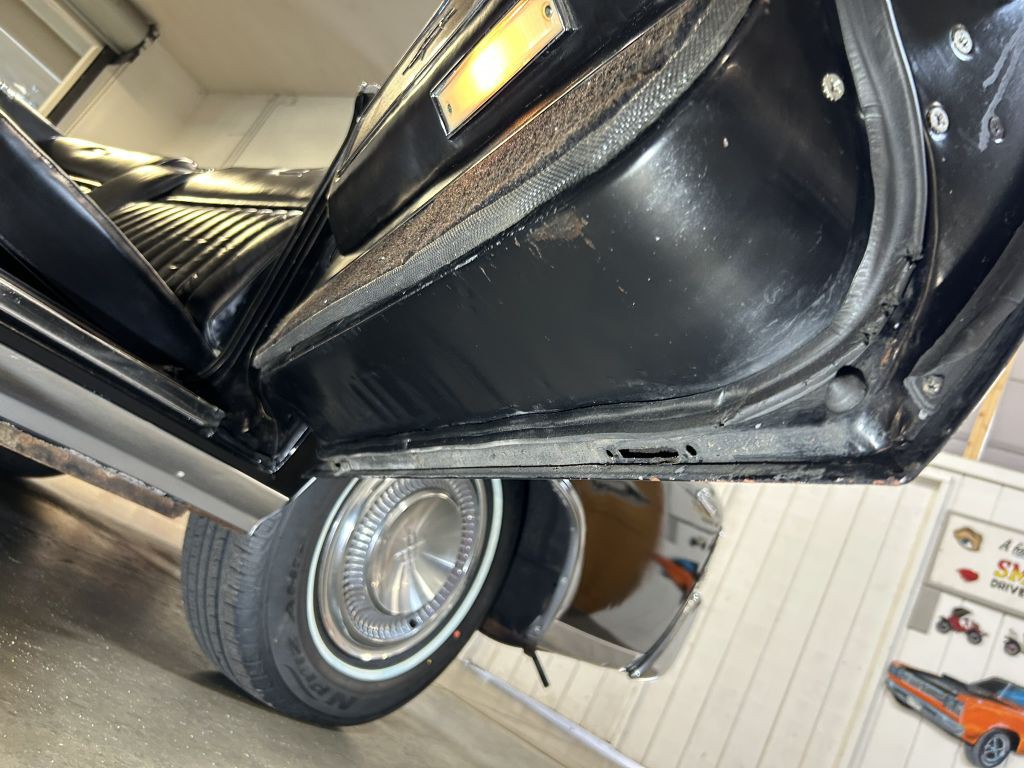 1965 Lincoln Continental Image 87