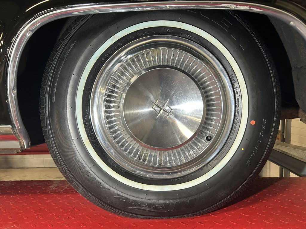 1965 Lincoln Continental Image 104