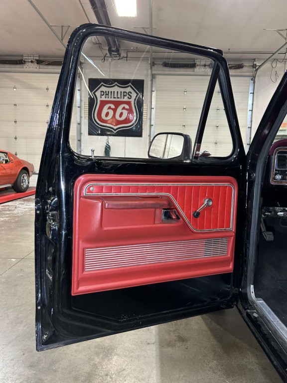 1977 Ford F-150 Image 32