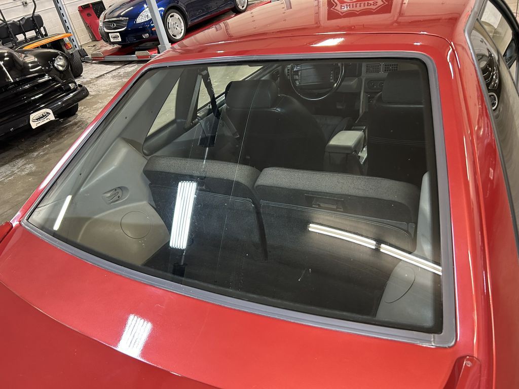 1990 Ford Mustang Image 18