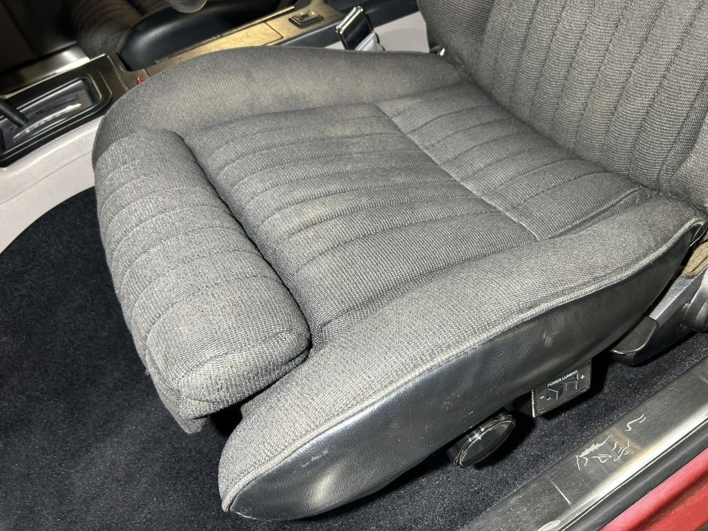 1990 Ford Mustang Image 31