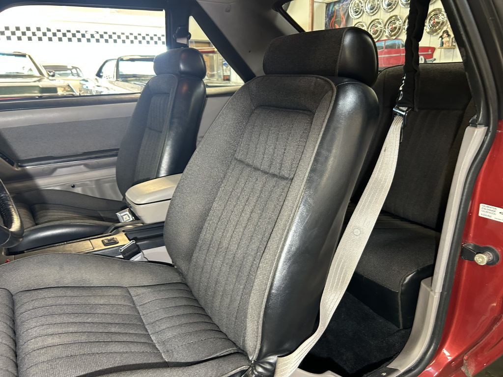 1990 Ford Mustang Image 32
