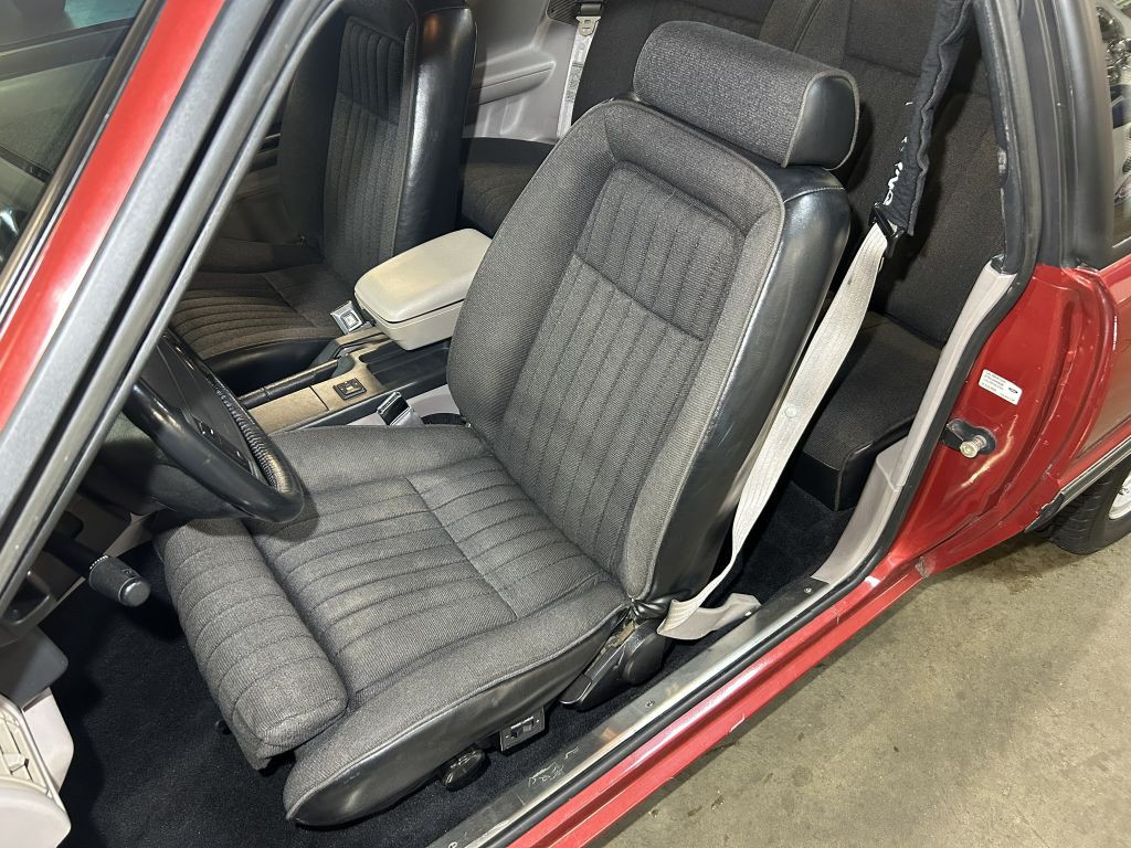 1990 Ford Mustang Image 34